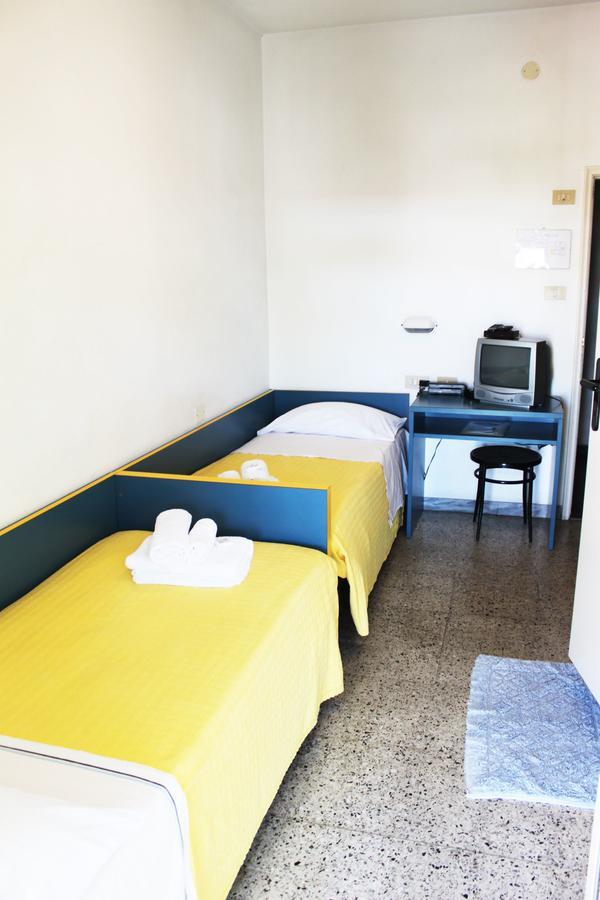 Hotel Elde Riccione Kültér fotó
